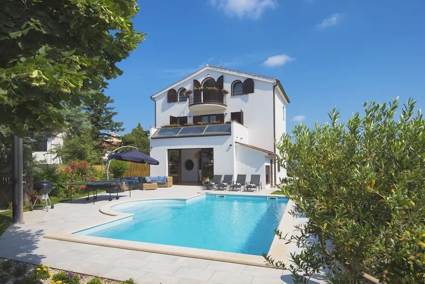 Holiday villa by the sea with a view of the island of Brijuni - Image 1