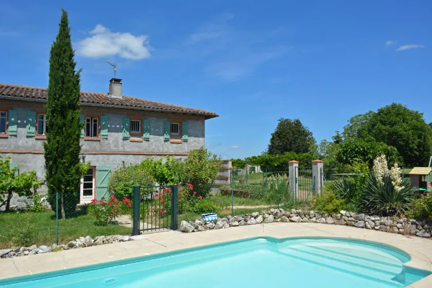 Beautiful farmhouse with pool, 35 minutes west of Toulouse, family-friendly - Image 1