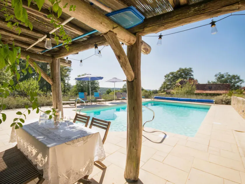 Authentic gîte on estate with swimming pool - Image 1