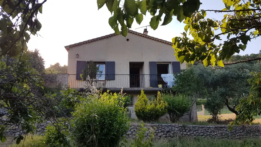 Detached house on the outskirts of Riez - Image 1