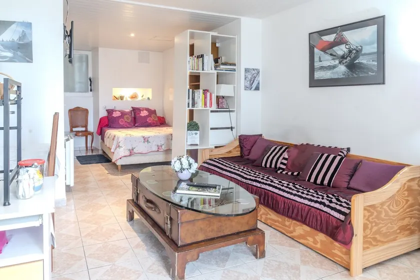 Charming Studio Apartment with Wi-Fi - Image 1