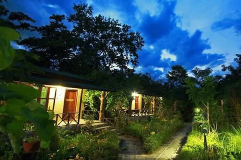 Chitwan Gaida Lodge - Animal Lovers & Birdwatchers Paradise - Image 1