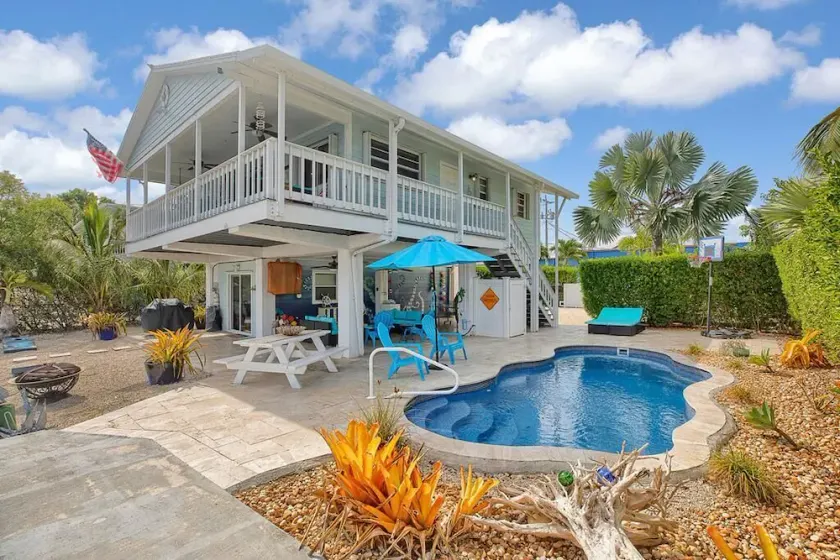 Experience the relaxing vibe at Heavens Reel, a spacious 3-bedroom canal home in Tavernier. - Image 1