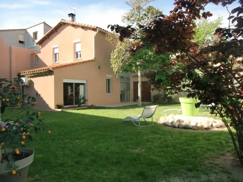 Charmante Villa mit umzäunten Garten ca. 400m² - Image 1