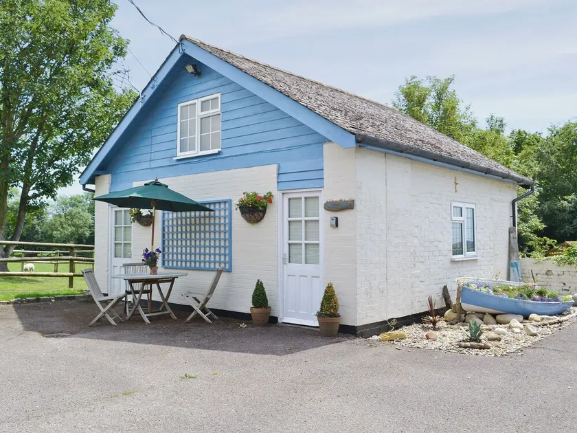 2 bedroom accommodation in Playden, near Rye - Image 1
