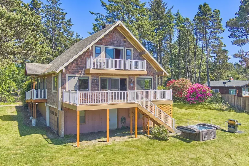 Pets OK, OCEAN VIEW, Beach Path, HOT TUB, Large Yard (FirstM) - Image 1
