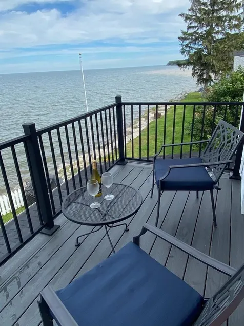 Lakefront 2 bedroom house between Rochester and Niagara Falls, NY - Image 1
