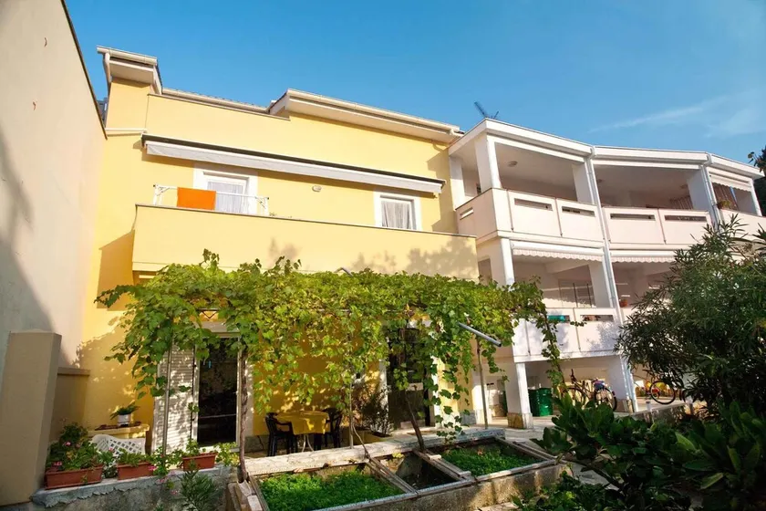Holiday apartment with terrace only 250 m from the beach - Image 1