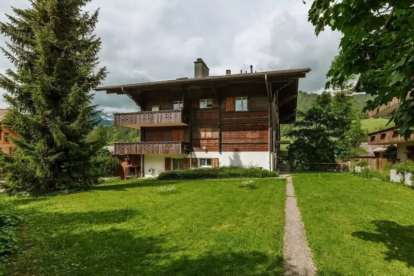 Gstaad Lussuoso appartamento con terrazza e vista mozzafiato - Image 1
