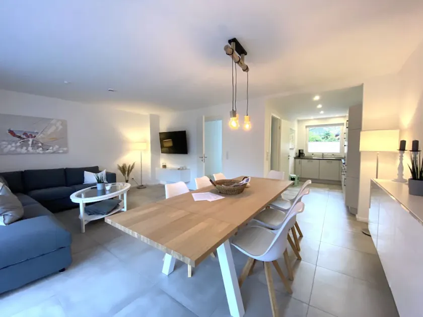 A modern, high-quality home on a cul-de-sac! - Image 1
