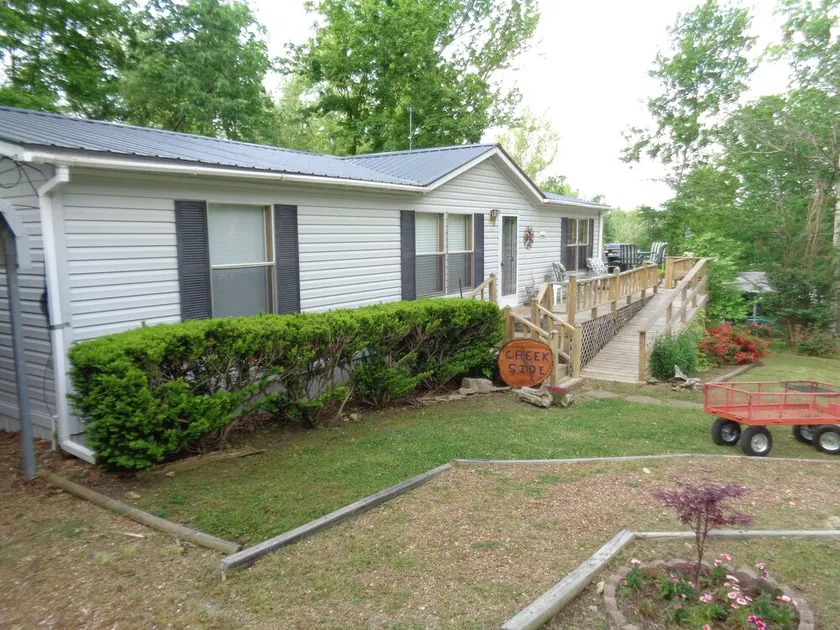 Beautiful cabin overlooking Crooked Creek on the Tennessee river - Image 1