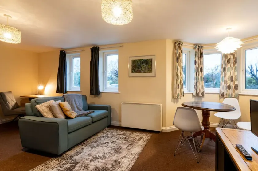 1BR Headington Flat | Central & Free Parking - Image 1
