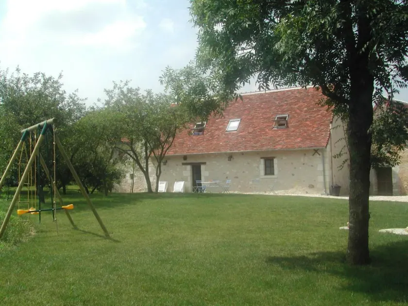 Charming 18th Century Gîte with Garden, Near Castles & Vineyards, Pet Friendly - Image 1