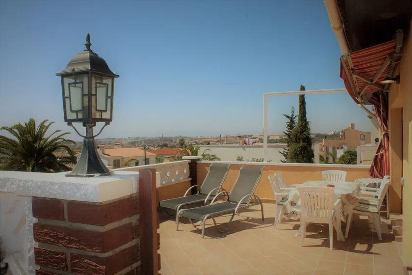 Torredembarra: soleado, gran terraza, a 5 minutos de la playa (HUTT-008560) - Image 1
