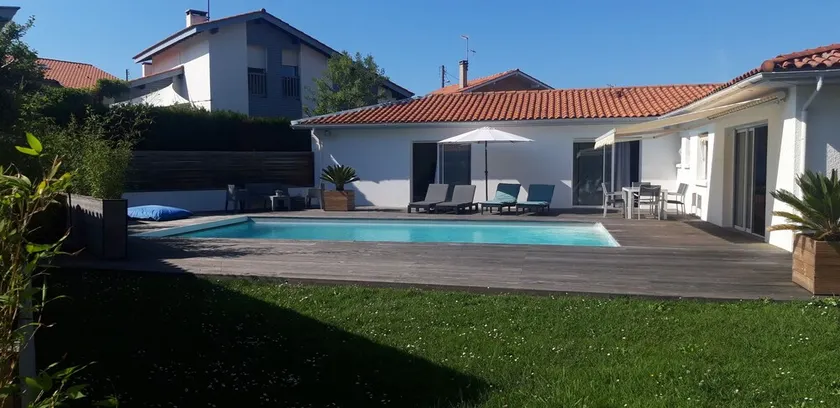Villa avec piscine à proximité des plages et de la forêt - Image 1