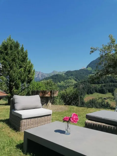 Chalet cosy au calme avec vue à couper le souffle sur les montagnes - Image 1
