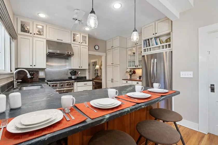 City Park Charm - Vintage Home with Modern Comforts - Image 1