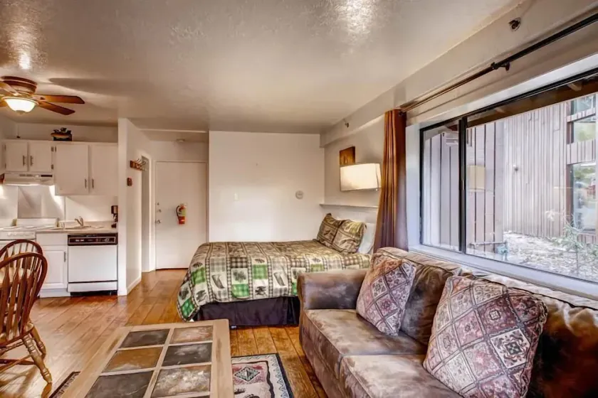 Studio B112 ist mit einem Queen-Size-Bett regelmäßig, plus Schlafsofa, und einem einzigen voll b ... - Image 1