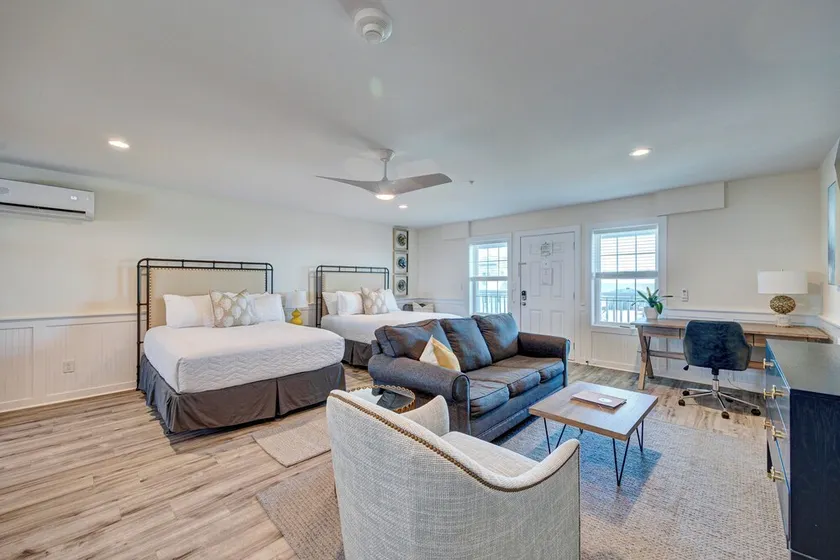 Saltwater Suites, 103 Queen Pet Friendly ADA 1st Floor - Image 1