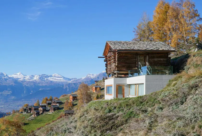 Exclusive architectural chalet at 1,600 metres, 4-6 pers. in impressive location - Image 1