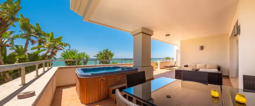 102 Luxury Serv Apart-Estepona 3 Bed, 28c Uppvärmd 20m Pool, Jacuzzi - en oas - Image 1
