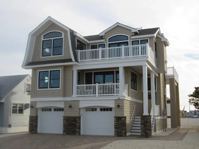 5 bedroom accommodation in Surf City - Image 1