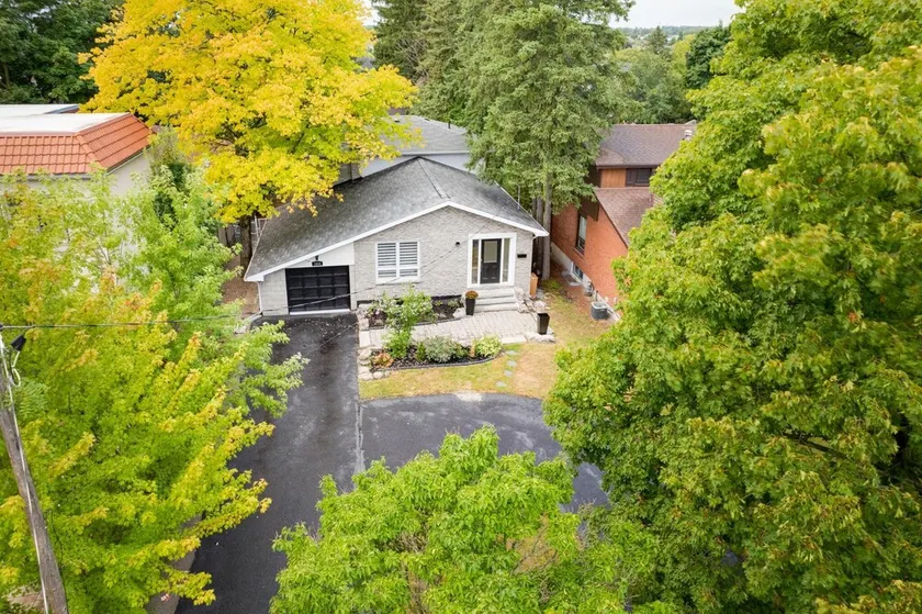 Furnished Family Home ★ KING BED ★ Parking ★ BBQ ★ Backyard ★ Discounted Price - Image 1