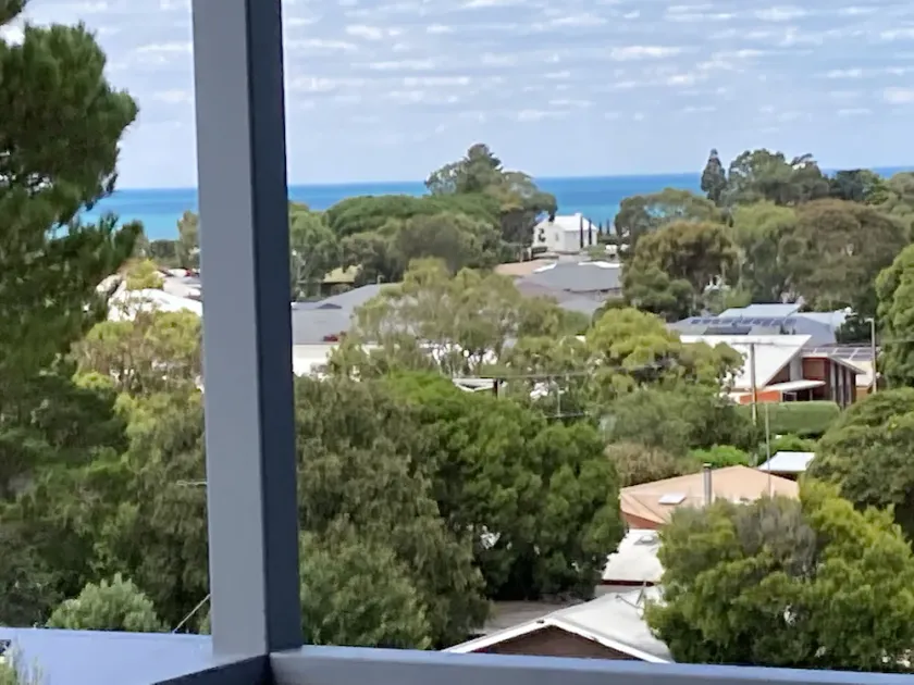 Views, space and tranquility with bay and beach close by - Image 1