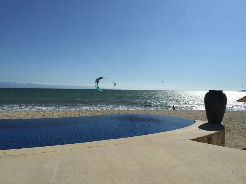Luxury Condo sur la plage sur la mer 4-6 - Image 1