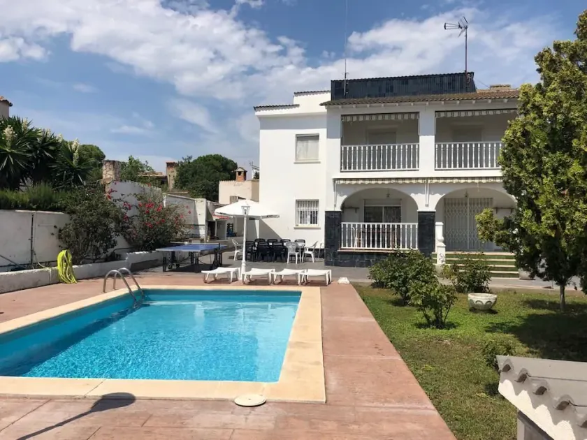 VILLA WITH PRIVATE POOL, A 7 MINUTES FROM THE BEACH AND ONLY 15 KMS OF PORT AVENTURA, - - Image 1