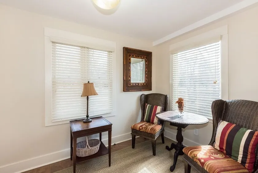 The Pearl: A1922 Colonial House - Image 1