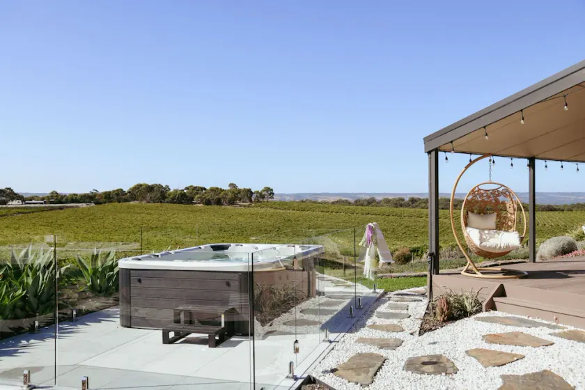 Breathtaking vineyard views - Image 1