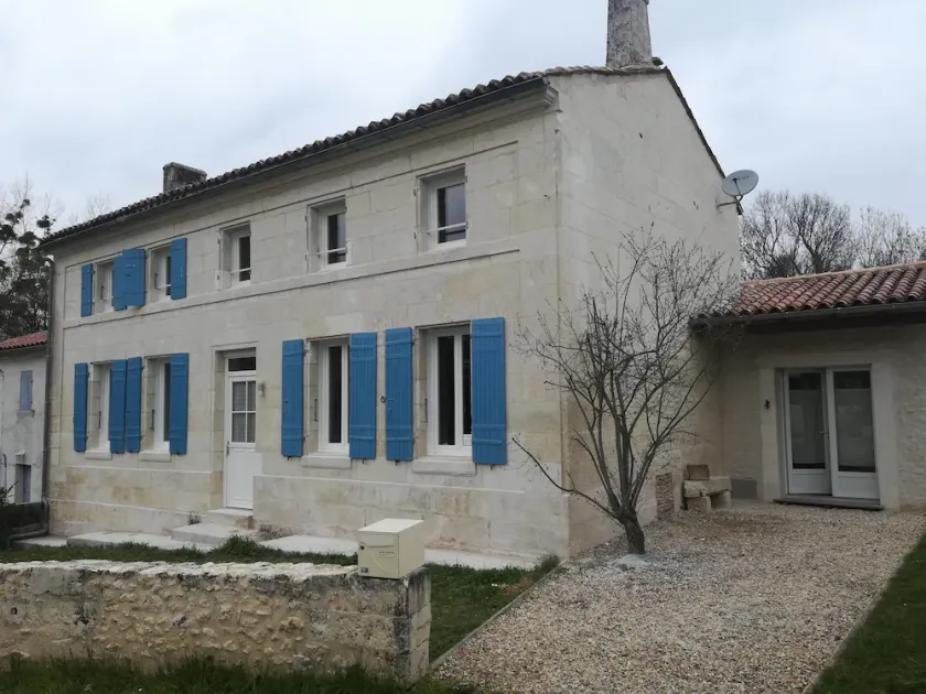 Near the town of Saintes, Typical \"Charente\" renovated house - Image 1