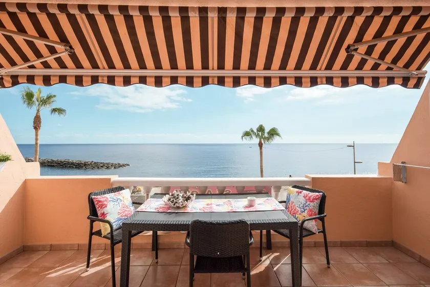 Charming Apartment \"Junto al Mar\" with Sea View, Pool, Wi-Fi & Terrace - Image 1
