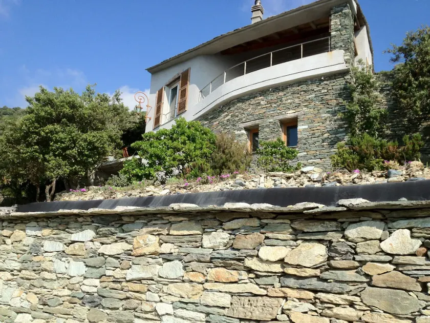 f2, 100m from the sea - Image 1