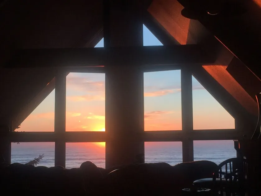 Large beach home, fantastic views of the Oregon Coast, detached, quaint cabin. - Image 1