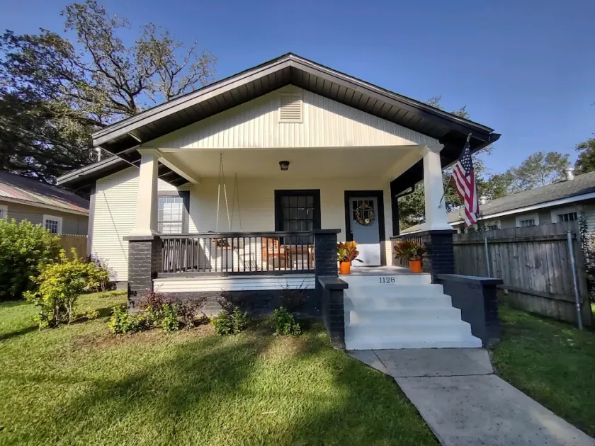 Hometown Hideaway Cozy, pet friendly home 2 minutes from Downtown Laurel, Ms - Image 1