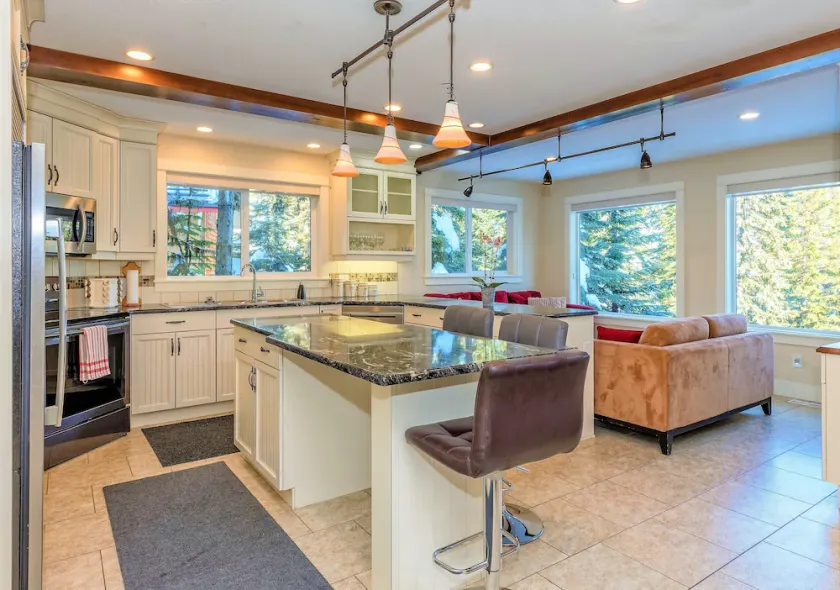 Große neu renovierte Startseite Schlafmöglichkeiten für 17 - 7 Schlafzimmer / 5 Badezimmer - Tierfreundlich! - Image 1