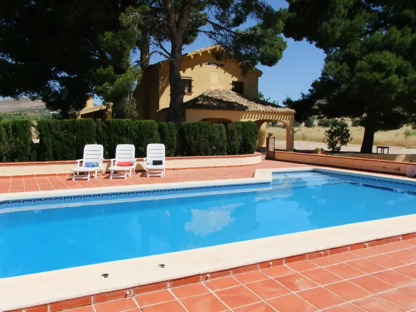SPANISH VILLA WITH PRIVATE POOL, WIFI, 50 MINUTES FROM THE BEACH - Image 1
