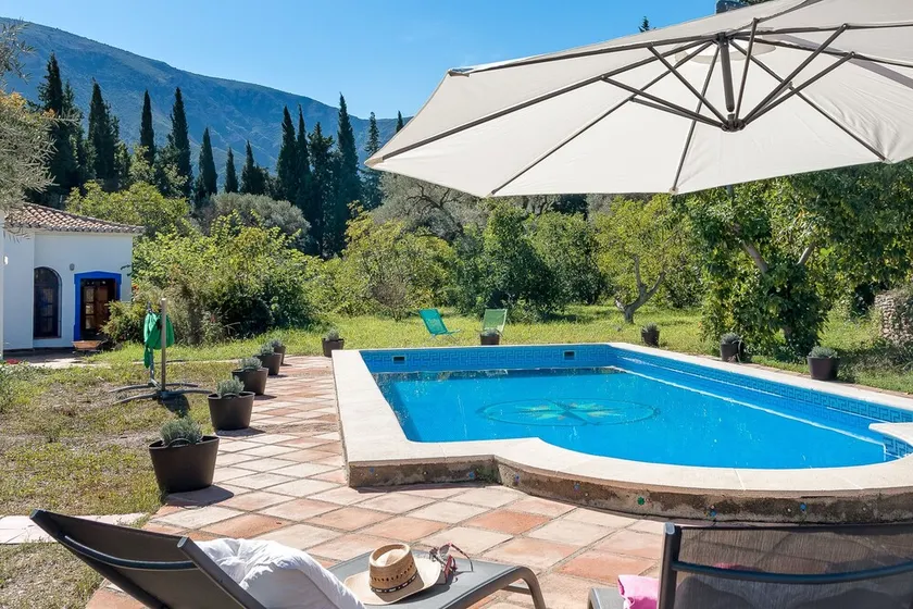 Wunderschöne Landvilla mit privatem Pool im BioGarten ganz für Sie alleine - Image 1