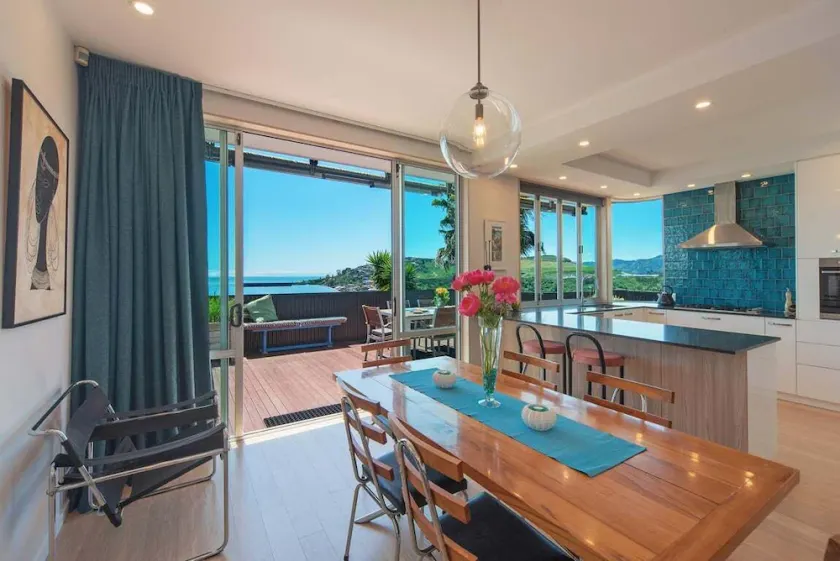 Aporo - Architectural & Spacious with Sea Views - Image 1