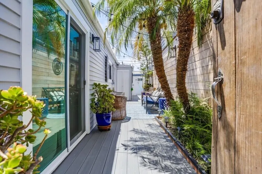 Rockaway Cottage - Image 1
