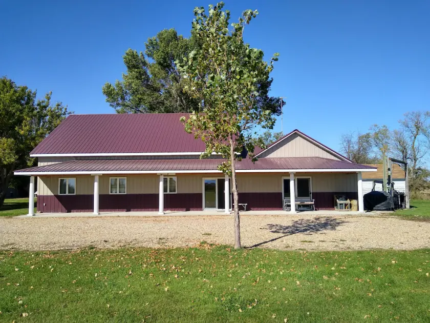 Large Private Lodge located in the middle of a hunters paradise - Image 1