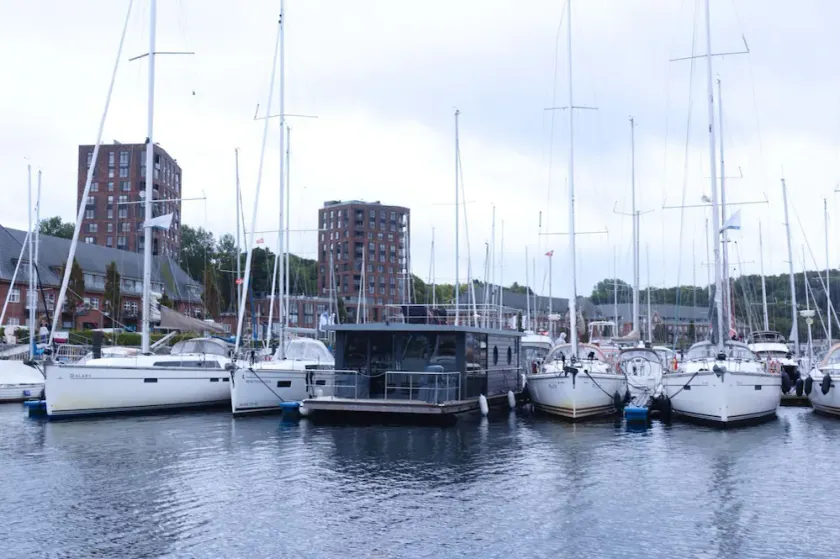 Houseboat Fjord Meeresbrise with roof terrace in Flensburg - Image 1