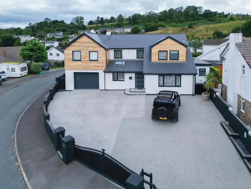 Castell Morlais - Luxurious 5 Bed - Pontsticill - Image 1