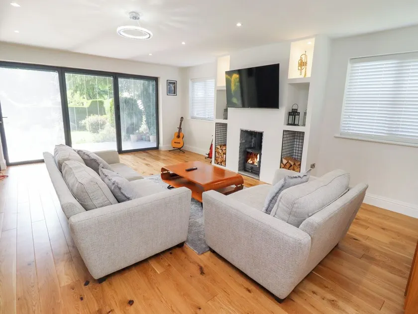 Rose Cottage - Image 1
