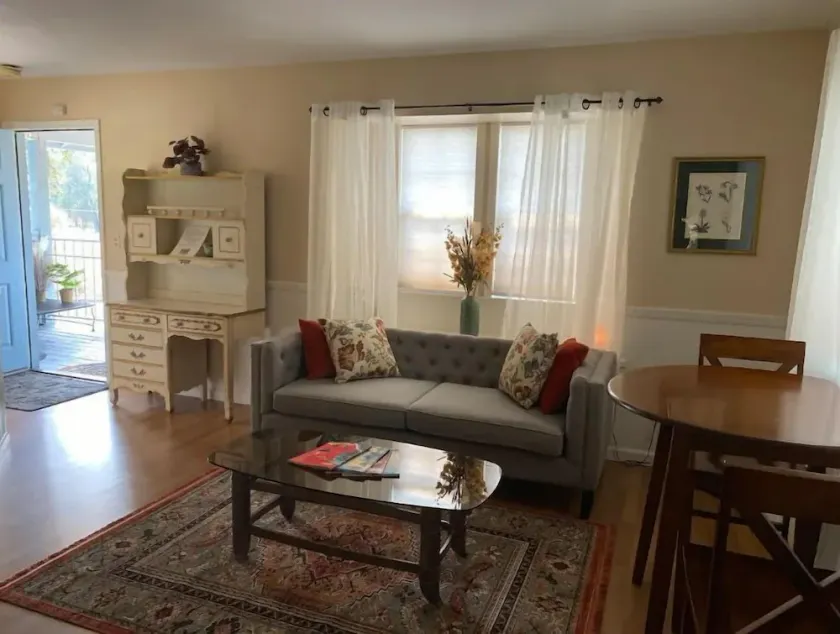 Spacious room with private entrance near Bidwell Park! - Image 1