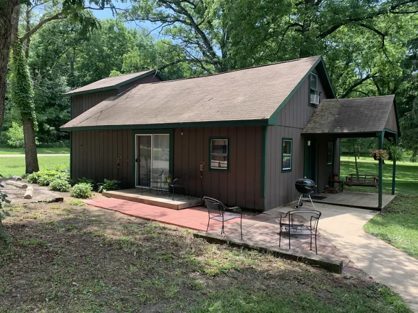 Rustic Valley Cottage - Image 1