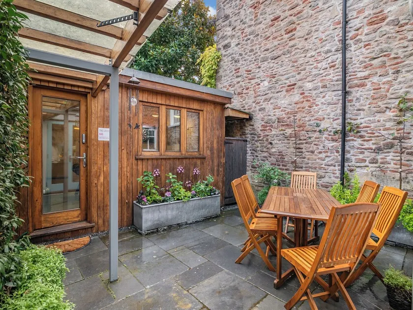 4 bedroom accommodation in Wells - Image 1