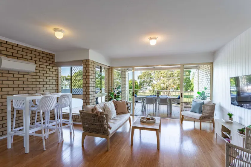 North facing unit with water views and huge deck opposite Cotton Tree - Image 1